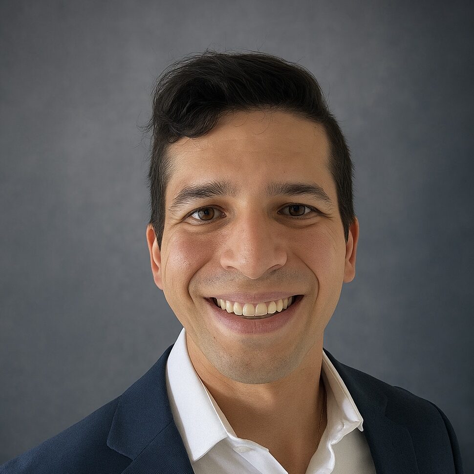 Michael de Leon Headshot